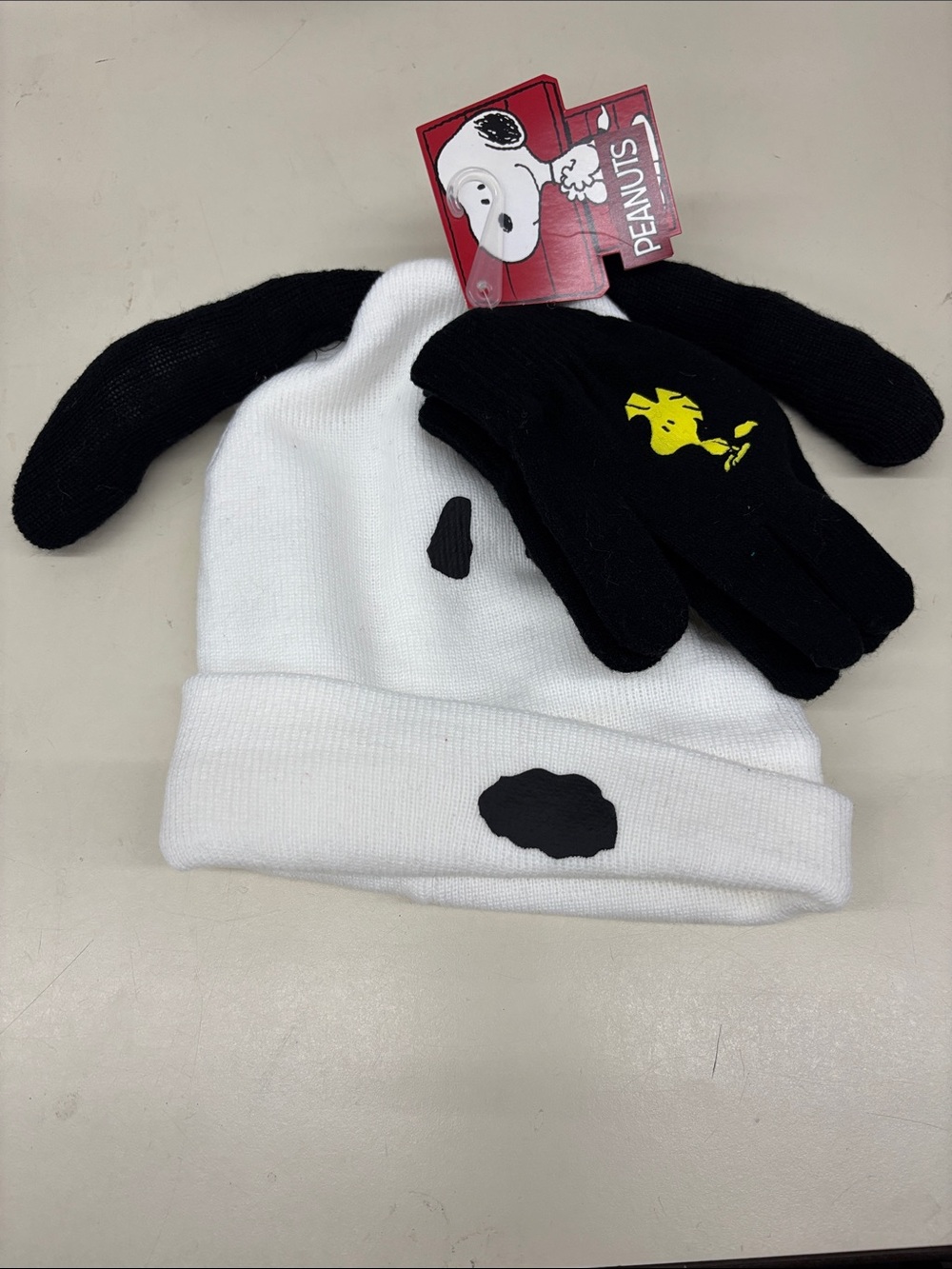 NWT Peanuts Kids' Snoopy White & Black Knit Hat with Gloves Set